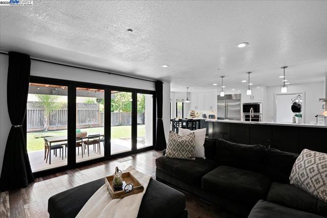 1890 Conte Way, Morgan Hill CA: https://media.crmls.org/mediaz/4e091adc-8c8c-4d0f-97a9-fcef0ff25f6d.jpg