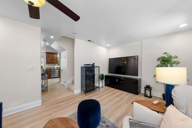 488 Park Way, Chula Vista CA: https://media.crmls.org/mediaz/4e0967bf-da33-464b-a6f3-10e24184016d.jpg