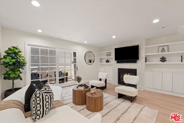 853 Larrabee Street, West Hollywood CA: https://media.crmls.org/mediaz/4e09f6d2-8e4d-4a7f-ab56-f6010994c742.jpg