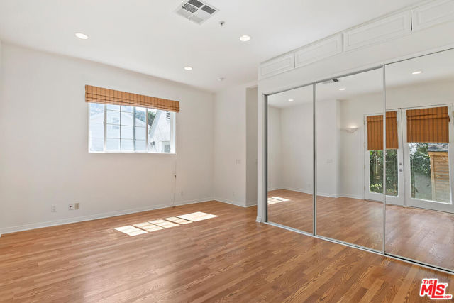 1710 Santa Paula Place, Glendale CA: https://media.crmls.org/mediaz/4e0a1dd6-4e9c-4048-88cc-393d2b77ee5b.jpg