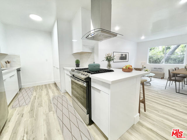 634 Flower, Los Angeles CA: https://media.crmls.org/mediaz/4e0a4fb1-702d-48fa-a76d-e2236893059c.jpg