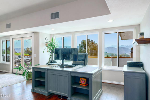 2207 Terra Bella Lane, Camarillo CA: https://media.crmls.org/mediaz/4e0a821c-ec3f-4ad0-b6c7-86b88f221d1a.jpg