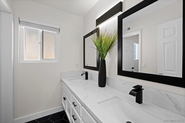 12109 Via San Loreno, San Diego CA: https://media.crmls.org/mediaz/4e0a9319-447d-422a-ab0a-d21a70532e53.jpg