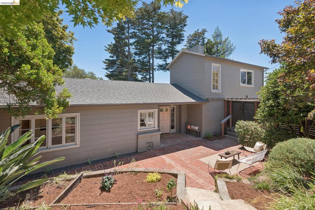 2339 Thackeray Dr