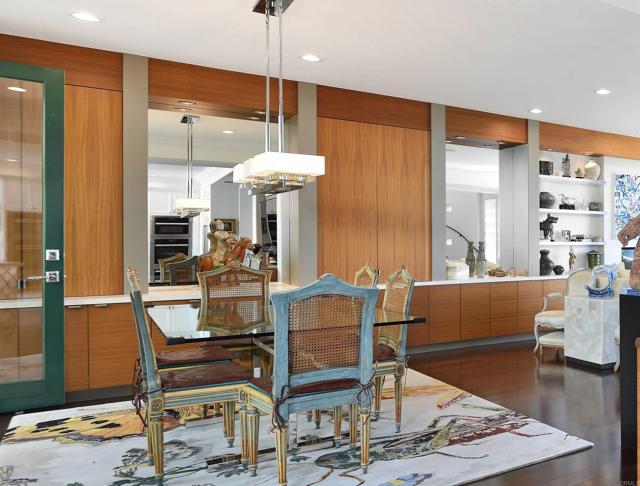 7127 Fay Avenue, La Jolla CA: https://media.crmls.org/mediaz/4e0ba881-aa11-4261-8a10-b26746230627.jpg