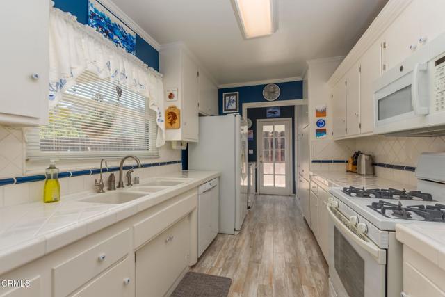 1214 Mariposa Drive, Santa Paula CA: https://media.crmls.org/mediaz/4e0bd908-e5df-4b47-9d14-6420cc763177.jpg
