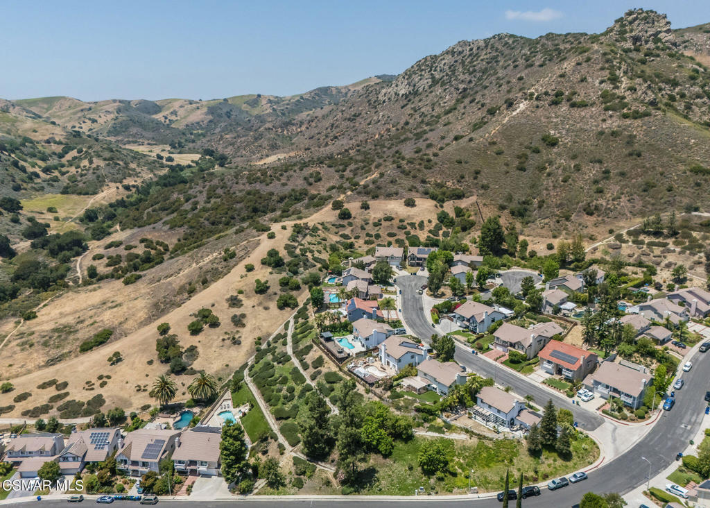 https://media.crmls.org/mediaz/4e0be574-a6f4-4f35-ac01-5df739c90ba5.jpg?preset=X-Large
