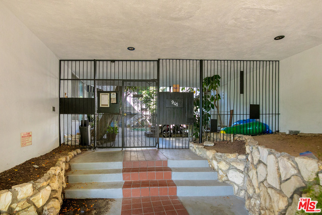 https://media.crmls.org/mediaz/4e0ccfd7-2e04-4e08-9498-67318ef4f01b.jpg?preset=X-Large