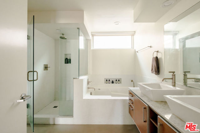 1220 N Orange Grove Avenue, West Hollywood CA: https://media.crmls.org/mediaz/4e0d3e6e-3b0f-4794-80d2-c97a5bc40bde.jpg