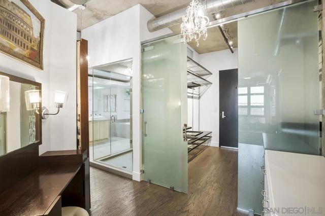 877 Island Ave, San Diego CA: https://media.crmls.org/mediaz/4e0d78c1-c7ba-45cc-bcbc-acee688ea3c0.jpg