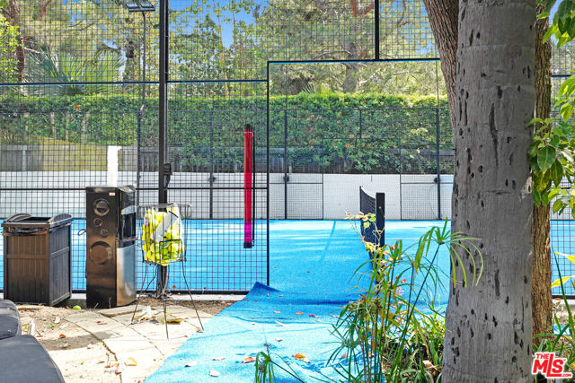 9451 Sunset Boulevard, Beverly Hills CA: https://media.crmls.org/mediaz/4e0dcfba-b551-47f8-811e-ed5becdc0012.jpg