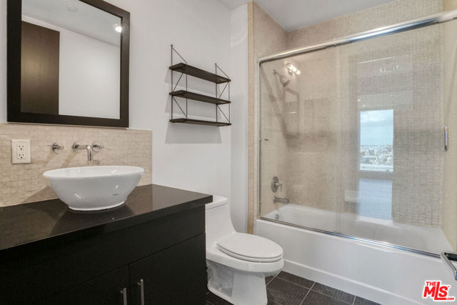 655 S Hope Street, Los Angeles CA: https://media.crmls.org/mediaz/4e0f7d56-9442-449b-bc1b-70488fdab39d.jpg