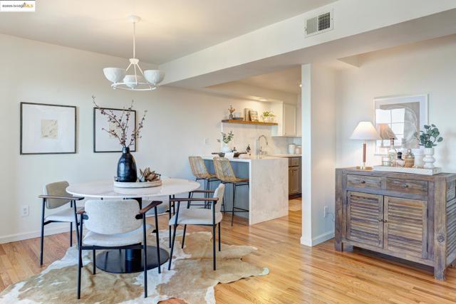 4353 Terrabella Way, Oakland CA: https://media.crmls.org/mediaz/4e109b77-7b8b-4fcd-910a-05fe19dab8a5.jpg