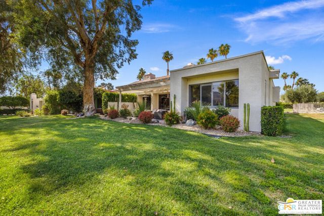 747 Inverness Drive, Rancho Mirage CA: https://media.crmls.org/mediaz/4e10e96e-3abb-44e1-a26e-78c60f1661f8.jpg