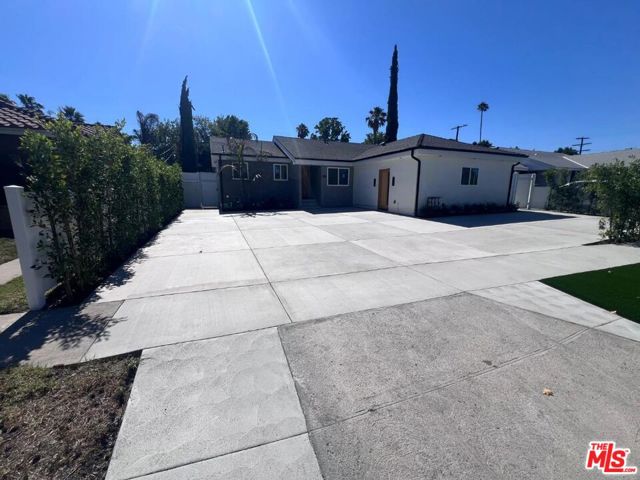 7669 Beeman Avenue, North Hollywood CA: https://media.crmls.org/mediaz/4e10f32c-f432-4c70-bd58-24e51dc961cf.jpg