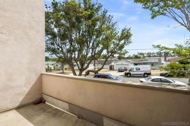 3262 Ashford St, San Diego CA: https://media.crmls.org/mediaz/4e112882-fdd0-4fd4-aebe-2899eef6f062.jpg