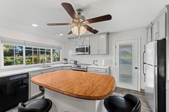 10395 Santa Teresa Boulevard, Gilroy CA: https://media.crmls.org/mediaz/4e113e28-3dc4-4af2-bbb6-08f07ccb2216.jpg