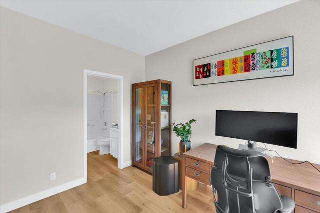 401 Baltic Circle,  CA: https://media.crmls.org/mediaz/4e1173e6-747c-4657-a2f5-c4f82f9b9a8b.jpg