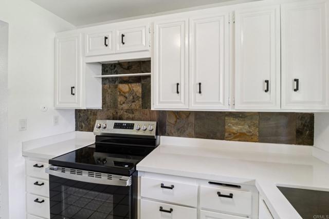 Detail Gallery Image 9 of 31 For 1964 Fairway Circle Dr, San Marcos,  CA 92078 - 2 Beds | 2 Baths