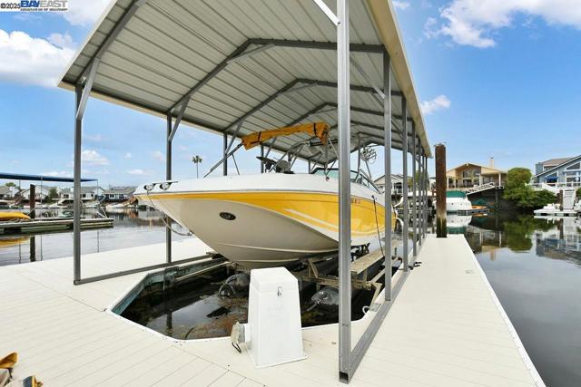 4691 Spinnaker Way, Discovery Bay CA: https://media.crmls.org/mediaz/4e1298f7-71e9-4a65-867d-0d40edb0b424.jpg