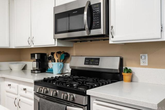 Detail Gallery Image 21 of 46 For 325 N Melrose Dr #a,  Vista,  CA 92083 - 2 Beds | 2 Baths