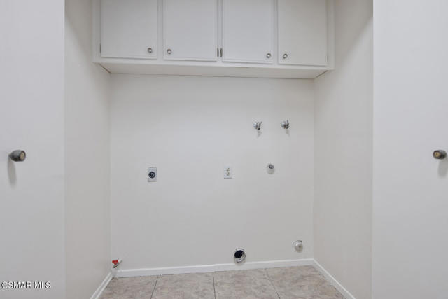 4535 Falkirk Bay, Oxnard CA: https://media.crmls.org/mediaz/4e12e482-ca65-4f7e-ad81-691df5dcf163.jpg