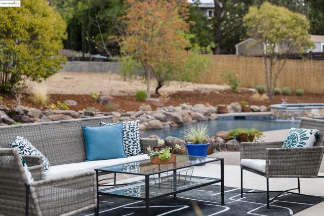 150 Santa Rita Dr, Walnut Creek CA: https://media.crmls.org/mediaz/4e12e498-f53f-4528-b033-fef2785dcb72.jpg