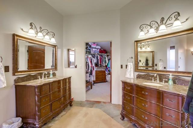 13037 Yerba Valley Way, Lakeside CA: https://media.crmls.org/mediaz/4e130f9a-a2c8-4051-beb0-dbd95f20fa55.jpg