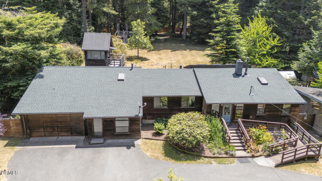 10941 Gurley Lane, Mendocino CA: https://media.crmls.org/mediaz/4e131eb9-e833-4259-b753-7b0e27994eff.jpg