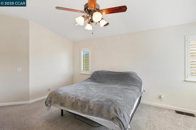 313 Willowwood Ct, Vacaville CA: https://media.crmls.org/mediaz/4e137471-dcc0-47ff-a58a-ea56e7a46daa.jpg