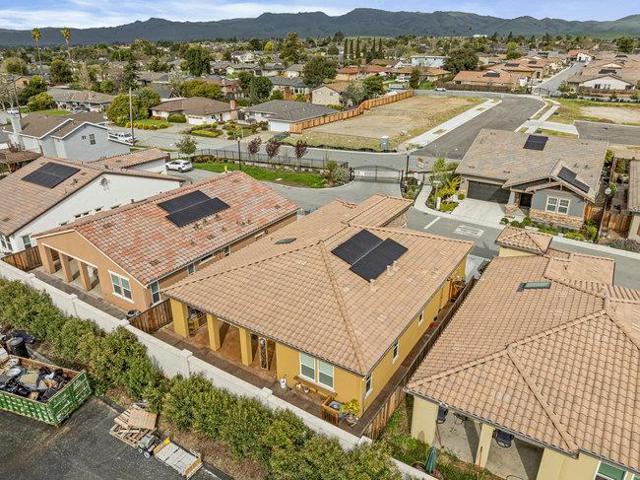 2008 White Oak Drive, Hollister CA: https://media.crmls.org/mediaz/4e139e27-9d74-4166-9fbd-ed6078c3dc4b.jpg