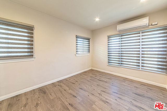 801 N Alexandria Avenue, Los Angeles CA: https://media.crmls.org/mediaz/4e145c0b-b4d8-4703-94d2-5968836f2131.jpg