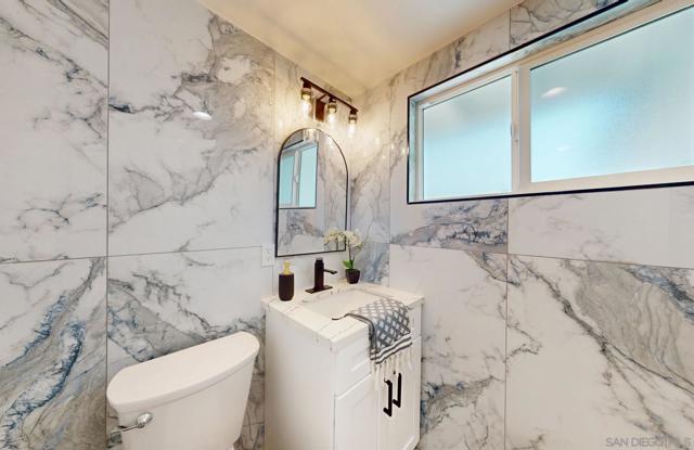 873 Towne Street, Costa Mesa CA: https://media.crmls.org/mediaz/4e146746-a224-4b12-94c0-127e3c4d1cdf.jpg