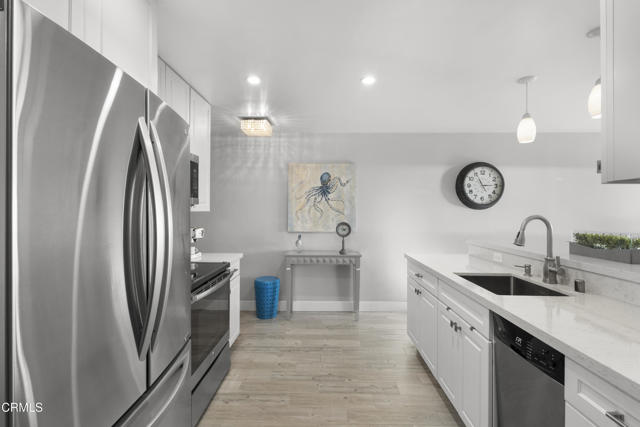 275 E Surfside Drive, Port Hueneme CA: https://media.crmls.org/mediaz/4e147f1f-5ae2-4ac1-ba0d-ec13093b6844.jpg