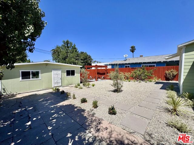 407 N Benton Way, Los Angeles CA: https://media.crmls.org/mediaz/4e14c7a7-87c4-4dd7-8007-62f0b42688c1.jpg
