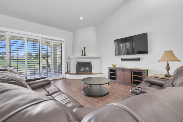 54801 Inverness Way, La Quinta CA: https://media.crmls.org/mediaz/4e1510cf-367b-44d7-8a20-2fcc28459860.jpg