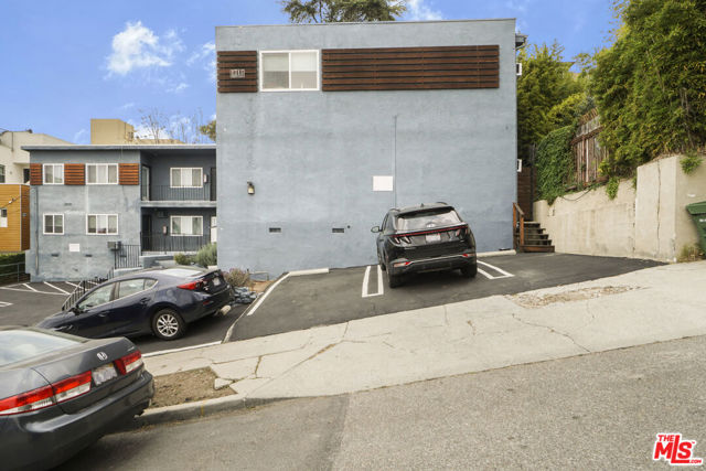 1315 Montana Street, Los Angeles CA: https://media.crmls.org/mediaz/4e152e9b-02a5-4e5b-a8f8-b0479f4742da.jpg
