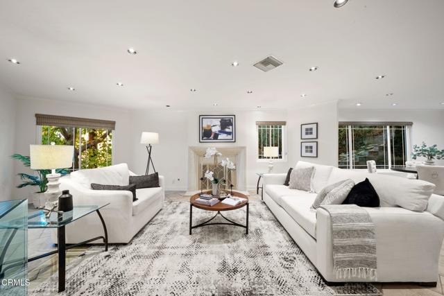 Detail Gallery Image 4 of 36 For 1038 Oban Dr, Los Angeles,  CA 90065 - 3 Beds | 3 Baths