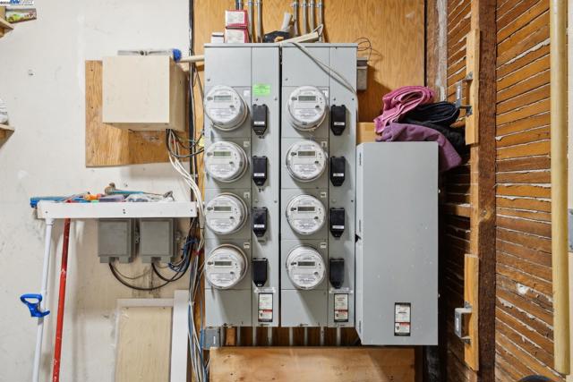 2246 23rd Ave, Oakland CA: https://media.crmls.org/mediaz/4e16b10c-2e5c-4aac-ad04-6bfa11858d6a.jpg