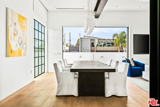 1346 Abbot Kinney Boulevard, Venice CA: https://media.crmls.org/mediaz/4e16c56d-99eb-4376-8353-f9aba2053f0d.jpg