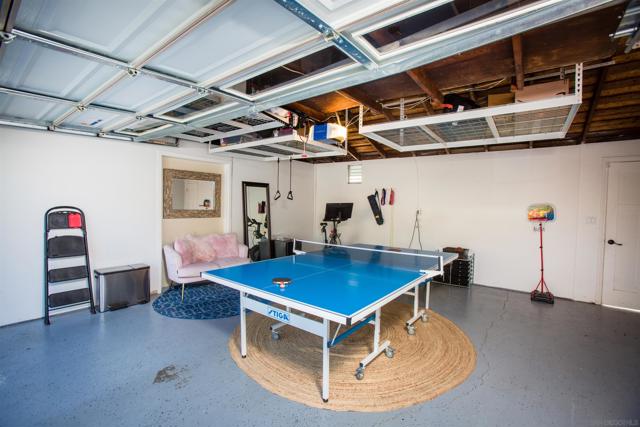 455 Glencrest Dr, Solana Beach CA: https://media.crmls.org/mediaz/4e16d8f6-cba9-4356-bad2-15de20a0237d.jpg