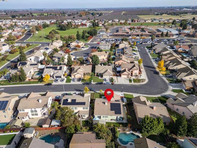 715 Bobcat Ln, Manteca CA: https://media.crmls.org/mediaz/4e17074c-9bf4-4ea9-a6b5-684f72bbbc86.jpg