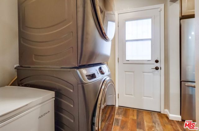 7220 10th Avenue, Los Angeles CA: https://media.crmls.org/mediaz/4e176658-9ac8-4f47-ba32-41bf54f1d2ae.jpg
