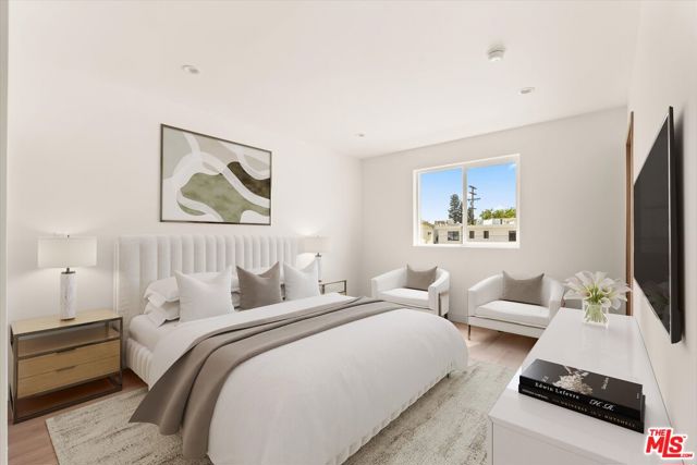 5910 1/2 Mammoth Avenue, Sherman Oaks CA: https://media.crmls.org/mediaz/4e178888-3025-4033-b32e-930eea77f1b3.jpg