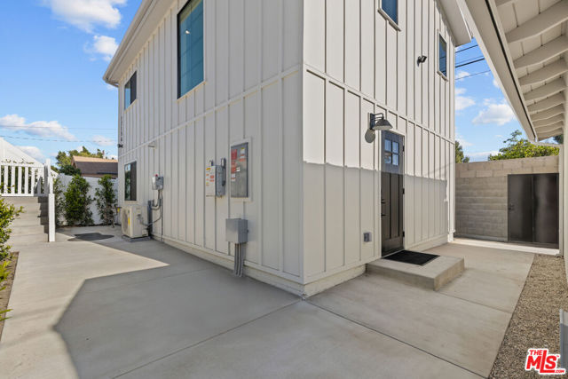 17156 Rinaldi, Granada Hills CA: https://media.crmls.org/mediaz/4e17f073-e24c-49d4-a7d4-84b12ab6f0f6.jpg
