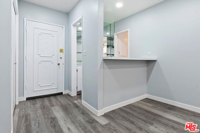 927 N Kings Road, West Hollywood CA: https://media.crmls.org/mediaz/4e188738-af61-457b-8b87-b4899fbcc7f5.jpg