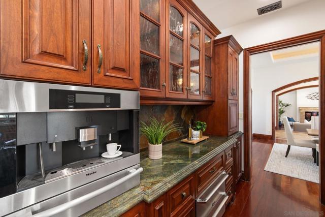 15707 Blue Crystal Trl, Poway CA: https://media.crmls.org/mediaz/4e18bd4c-85ee-412a-8330-4e986001d58b.jpg