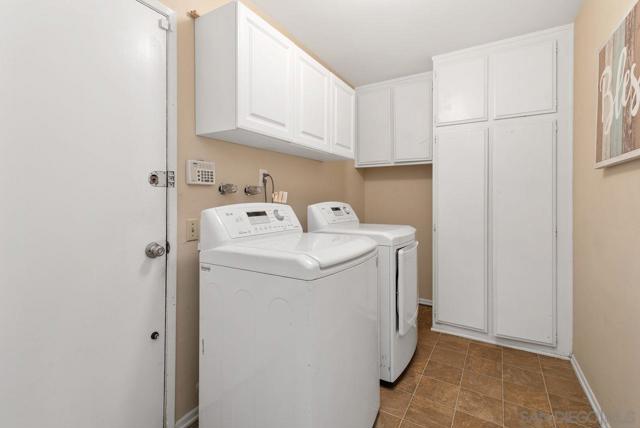 1541 Vaquero Gln, Escondido CA: https://media.crmls.org/mediaz/4e18e93e-99ee-4e3e-8685-cadd67273f80.jpg