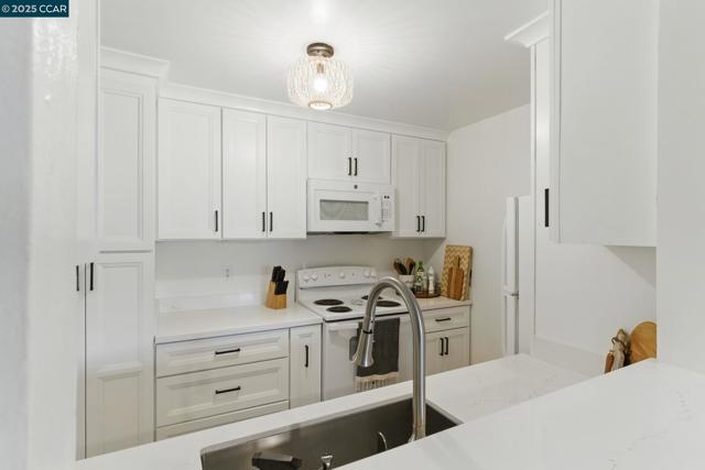 1700 Laguna St, Concord CA: https://media.crmls.org/mediaz/4e18f3bf-50d5-4396-98bc-3cafd43139c0.jpg