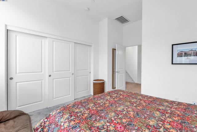 2866 Crusader st, Alameda CA: https://media.crmls.org/mediaz/4e18fe1b-9b17-48ac-9769-e4f7177f123e.jpg